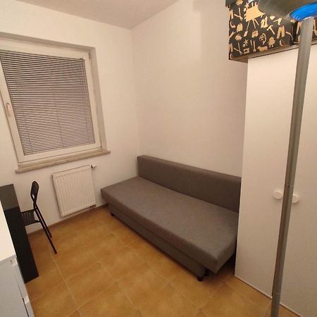 Nice Room With 2 Shared Bathrooms ,Wc , 2Km To Old Town -100M From Metro Szwedzka Varsavia Esterno foto