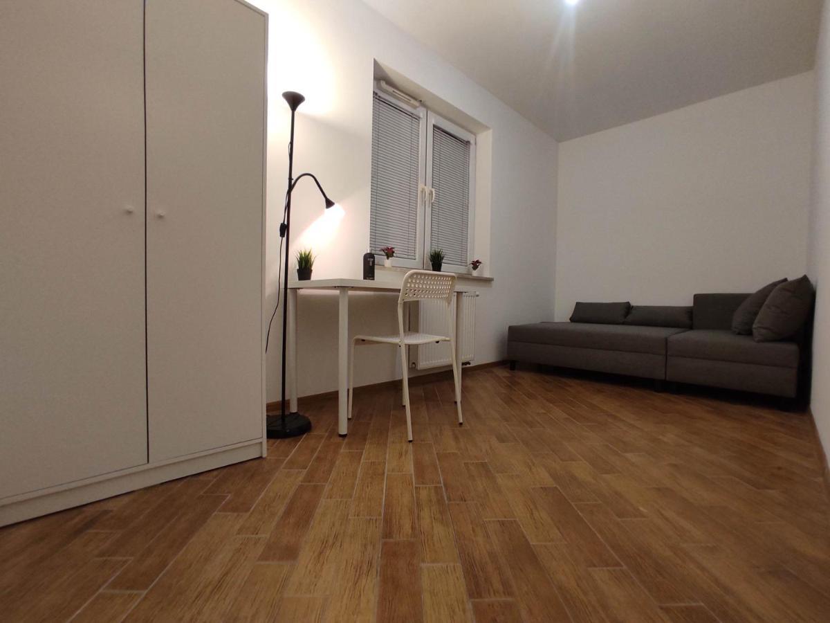 Nice Room With 2 Shared Bathrooms ,Wc , 2Km To Old Town -100M From Metro Szwedzka Varsavia Esterno foto